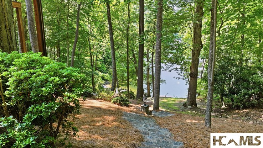 A classic mountain sanctuary nestled within the exclusive Bear - photo 10