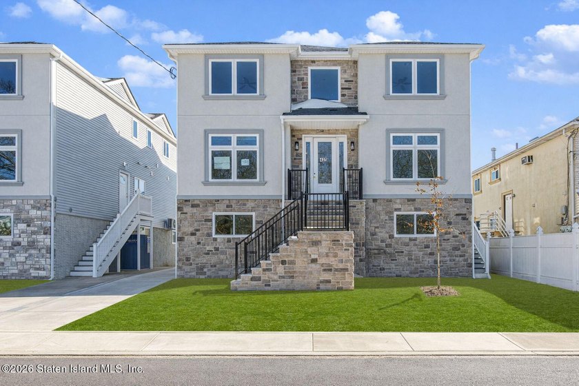 435 Brighton St. is the serene setting for this absolutely - photo 3