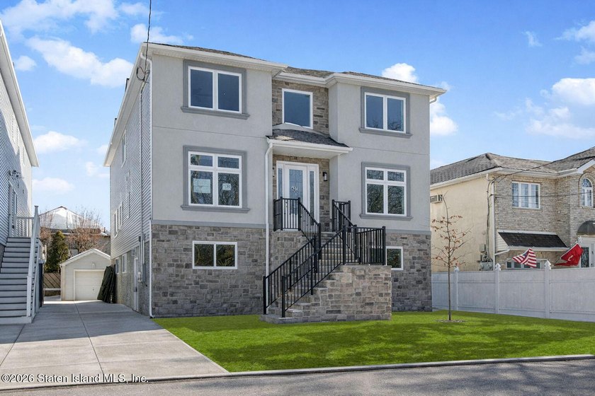435 Brighton St. is the serene setting for this absolutely - photo 5