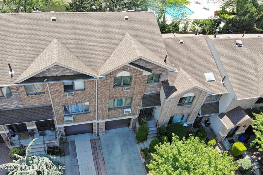 WELCOME TO 135 NORTH DRIVE A HIDDEN GEM LOCATED IN SERENE HILLS - photo 2