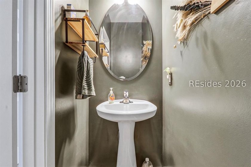 Outstanding 4-bedroom, 3.5-bath Jordan Model in the highly - photo 32