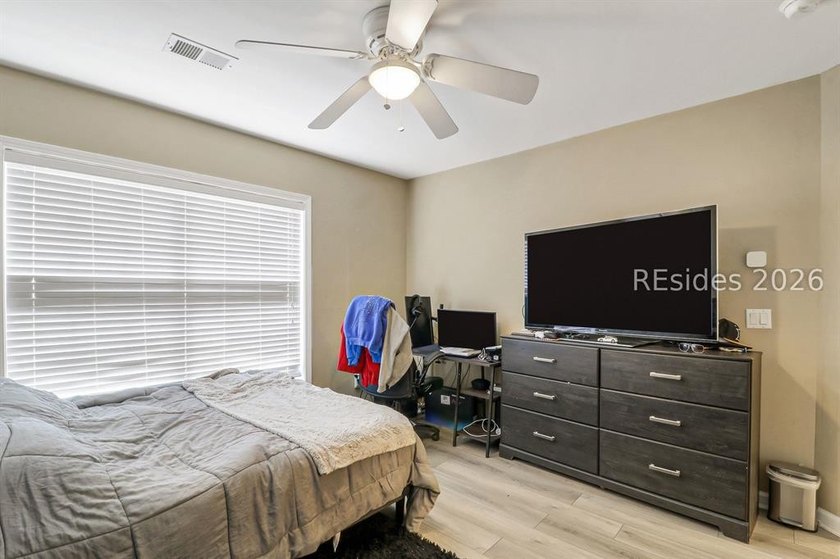 Outstanding 4-bedroom, 3.5-bath Jordan Model in the highly - photo 37