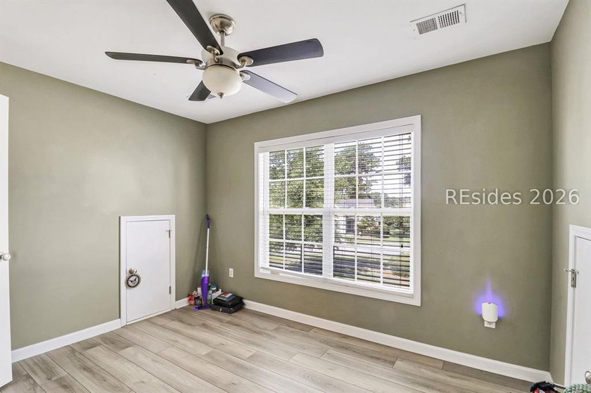 Outstanding 4-bedroom, 3.5-bath Jordan Model in the highly - photo 42