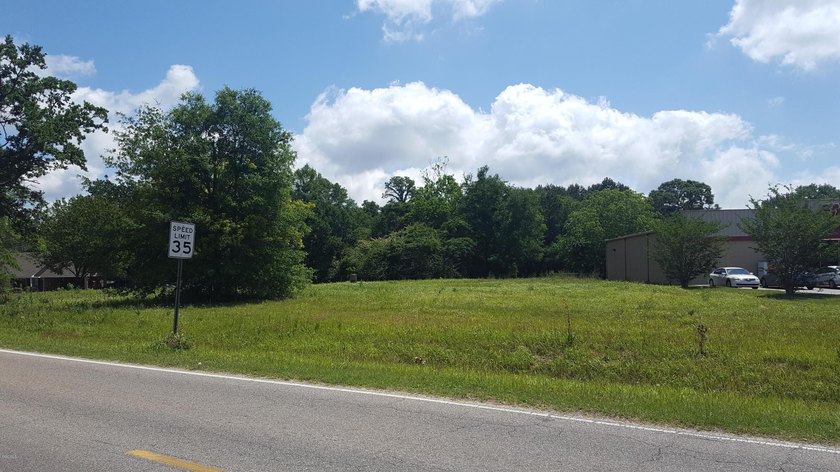 1 acre of commercial land. Mostly cleared. Oak trees. 200+ feet - photo 3