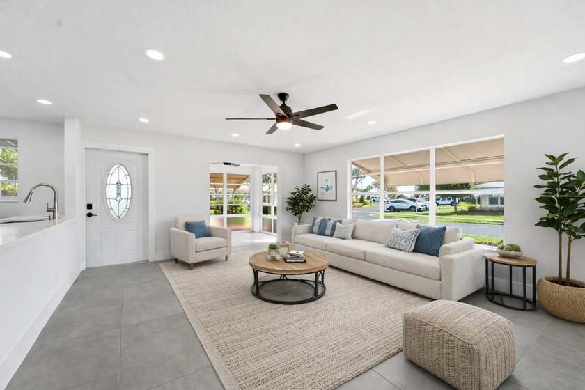 Fully renovated 2 bedroom, 2 bathroom corner villa located - photo 3