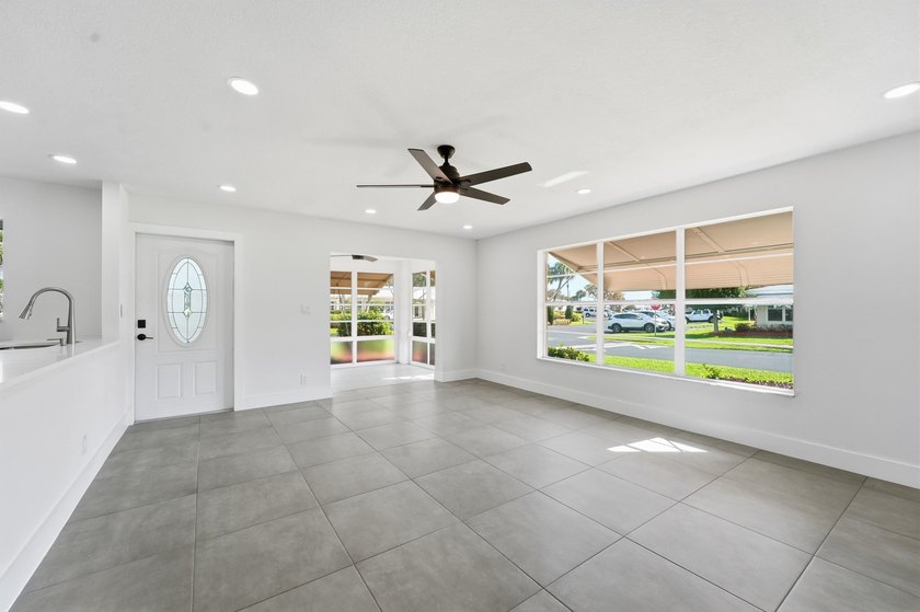 Fully renovated 2 bedroom, 2 bathroom corner villa located - photo 8