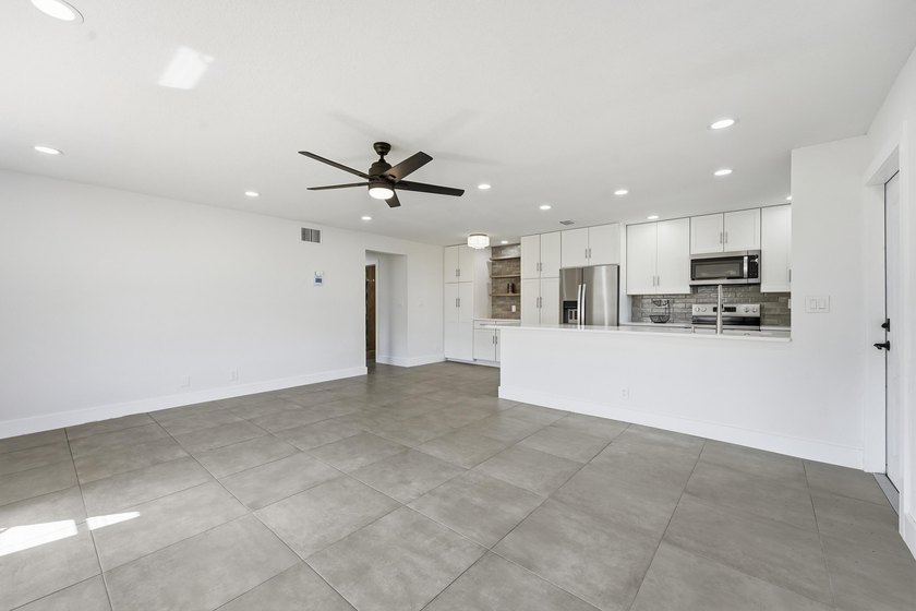 Fully renovated 2 bedroom, 2 bathroom corner villa located - photo 10
