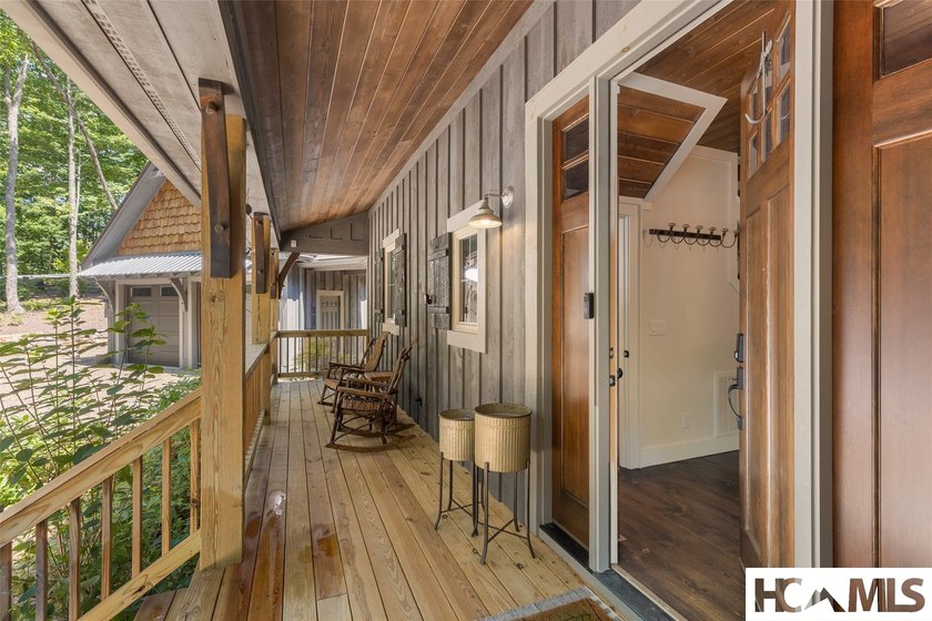 Thoughtfully built by renowned Ferncreek Builders, this - photo 3