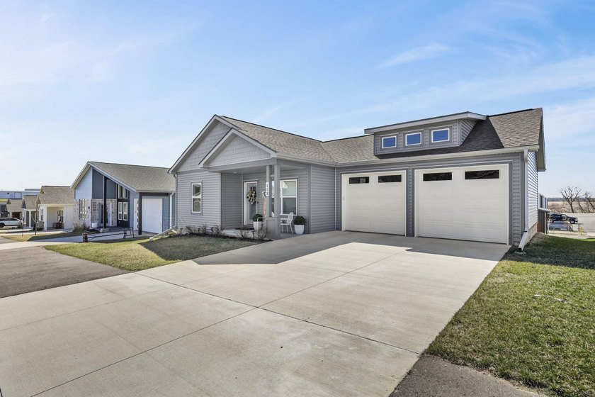 Sunlit, zero-entry living paired with a welcoming front porch - photo 36