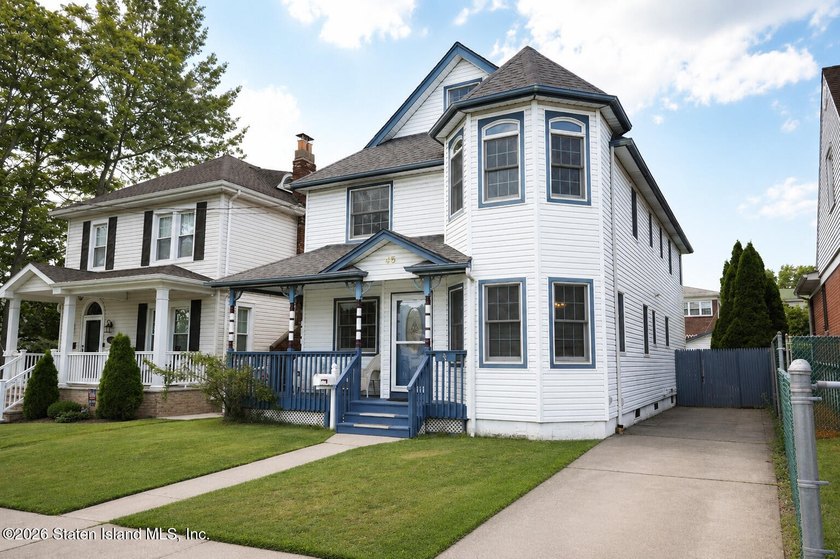 Beautiful detached Colonial home, offering over 2,100 square - photo 3
