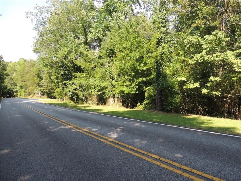 Building lot located in Lake Hartwell neighborhood. Interior - photo 3