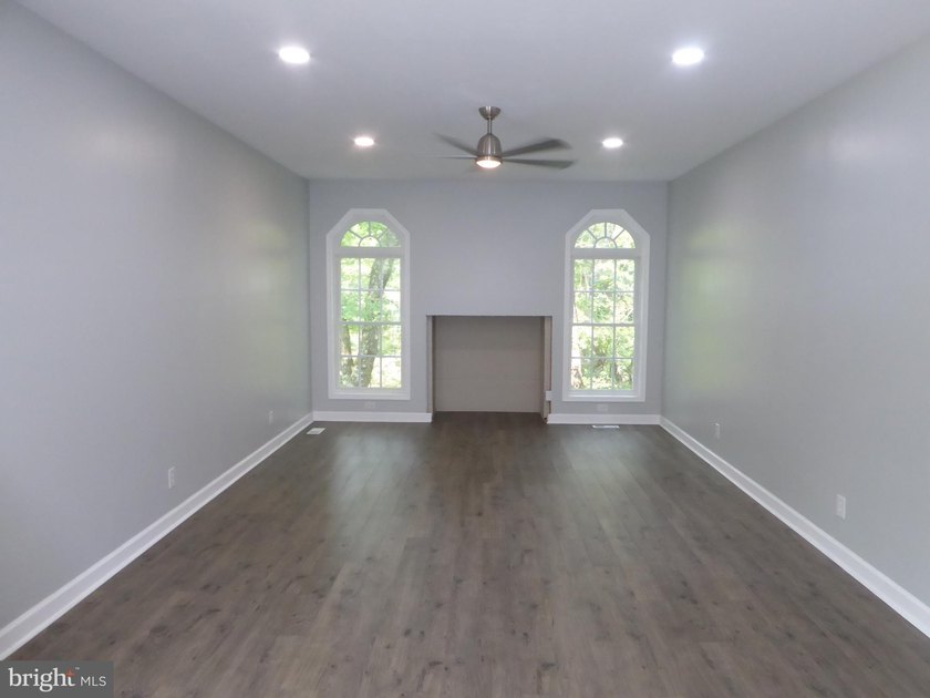 CALL NOW TO SEE THIS COLONIAL HOME WITH LOTS OF PRIVACY AND - photo 4