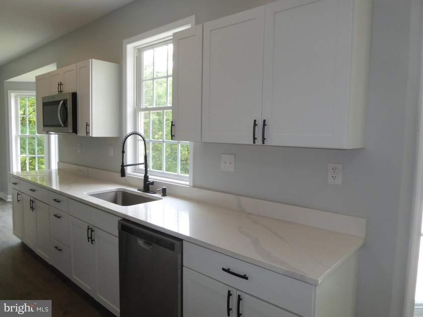 CALL NOW TO SEE THIS COLONIAL HOME WITH LOTS OF PRIVACY AND - photo 6