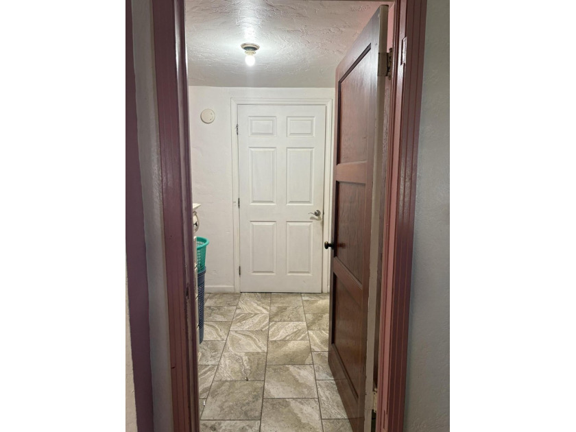 Cute 2 bedroom 1 bath with a mature landscape. Plenty of room - photo 22