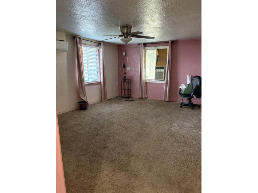 Cute 2 bedroom 1 bath with a mature landscape. Plenty of room - photo 23
