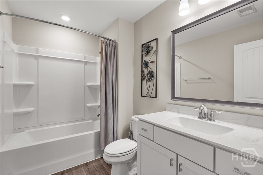 Beautifully maintained 4-bedroom, 2.5-bath home in the desirable - photo 33