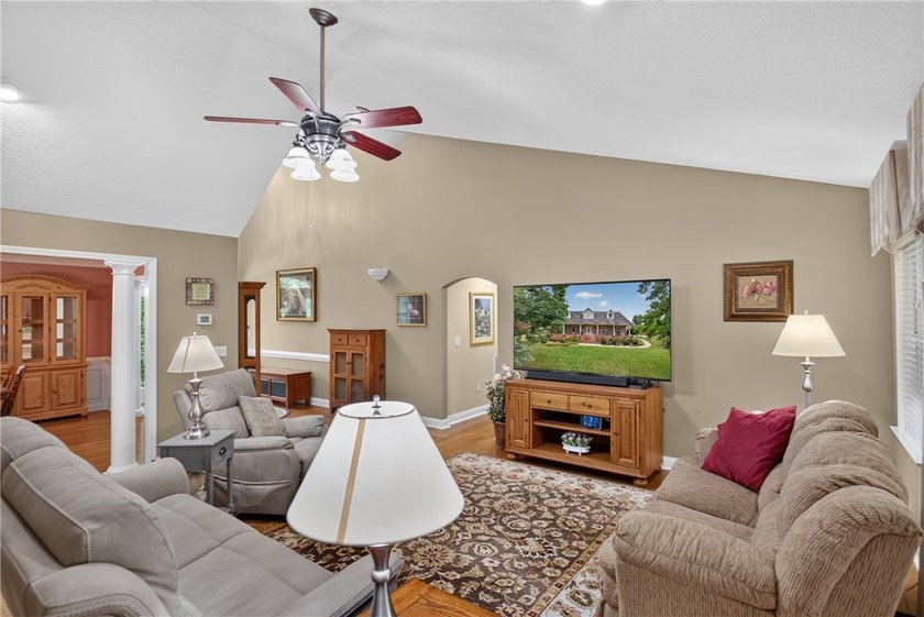 Welcome to this beautifully maintained 4-bedroom, 3.5-bath home - photo 5