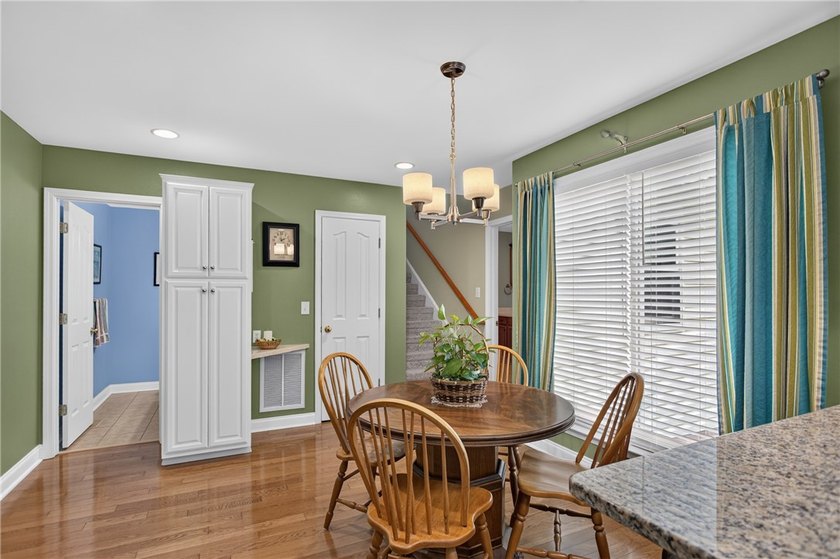 Welcome to this beautifully maintained 4-bedroom, 3.5-bath home - photo 9