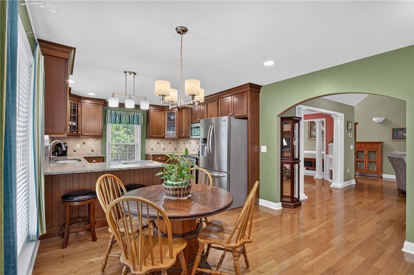 Welcome to this beautifully maintained 4-bedroom, 3.5-bath home - photo 10