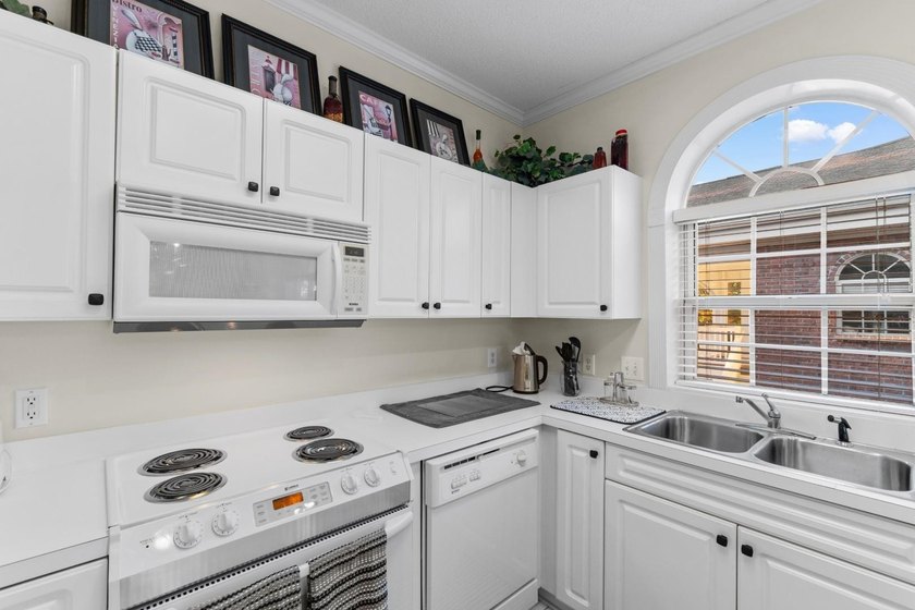 Discover the perfect blend of comfort and coastal living in this - photo 8