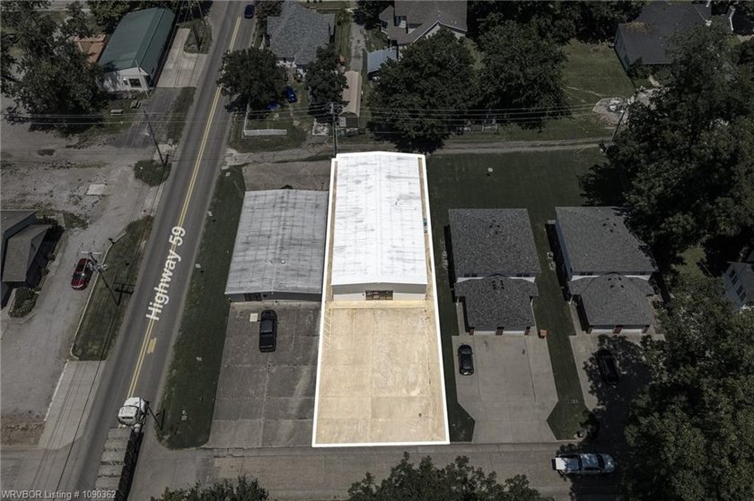 3200 SQ foot, Heated and Cooled commercial building, with Great - photo 13