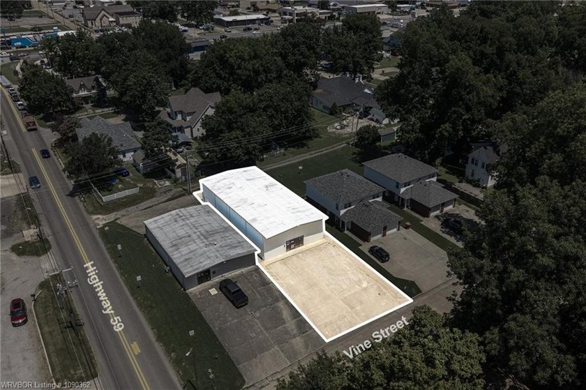 3200 SQ foot, Heated and Cooled commercial building, with Great - photo 14