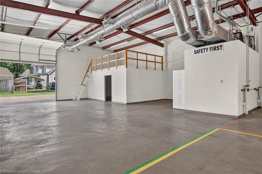 3200 SQ foot, Heated and Cooled commercial building, with Great - photo 29