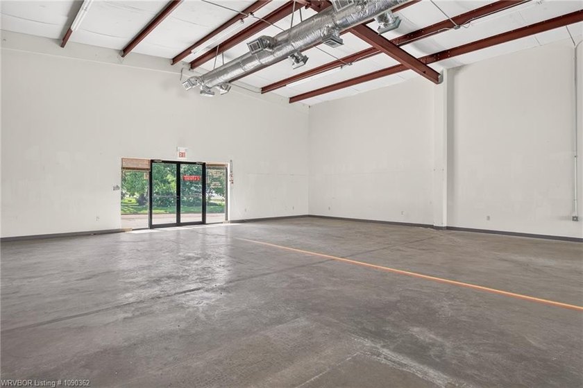 3200 SQ foot, Heated and Cooled commercial building, with Great - photo 31