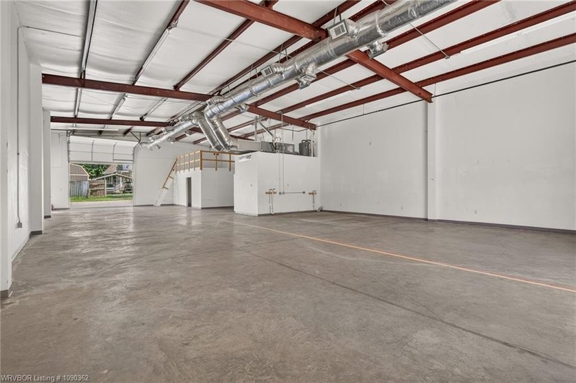 3200 SQ foot, Heated and Cooled commercial building, with Great - photo 32