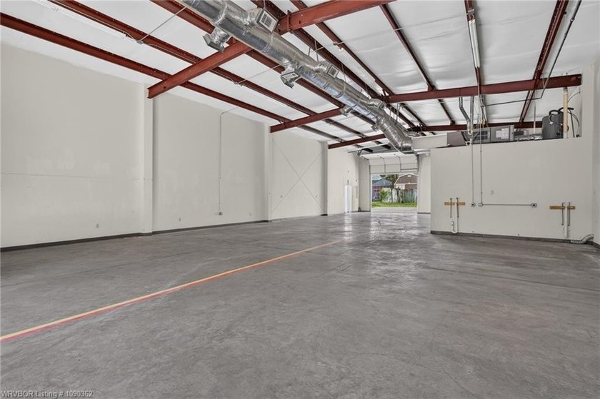 3200 SQ foot, Heated and Cooled commercial building, with Great - photo 33