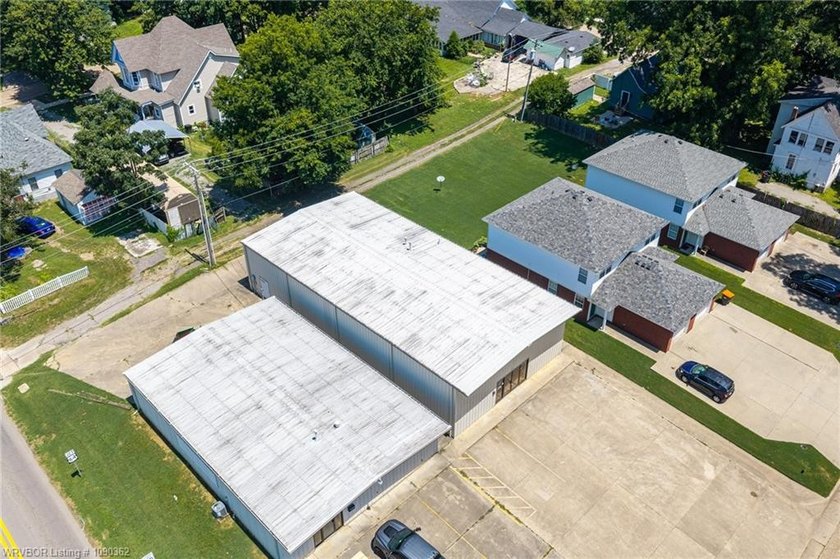 3200 SQ foot, Heated and Cooled commercial building, with Great - photo 35
