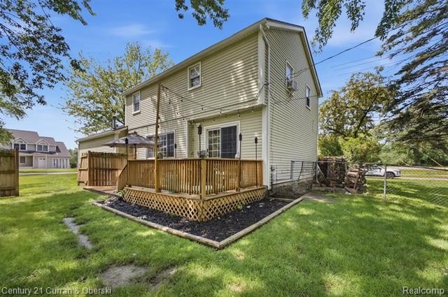 Charming Colonial nestled on a beautifully tree lot, plus an - photo 38