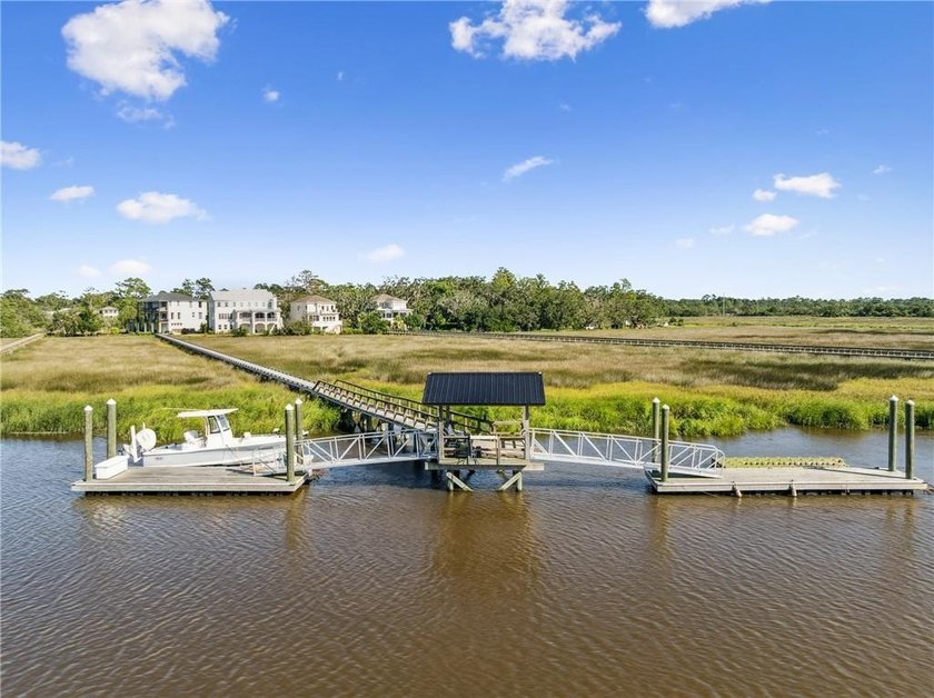 Imagine your very own private resort in a gated mid-island - photo 58