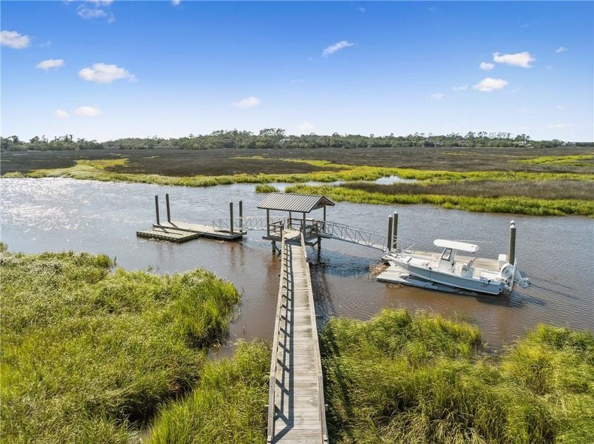 Imagine your very own private resort in a gated mid-island - photo 59