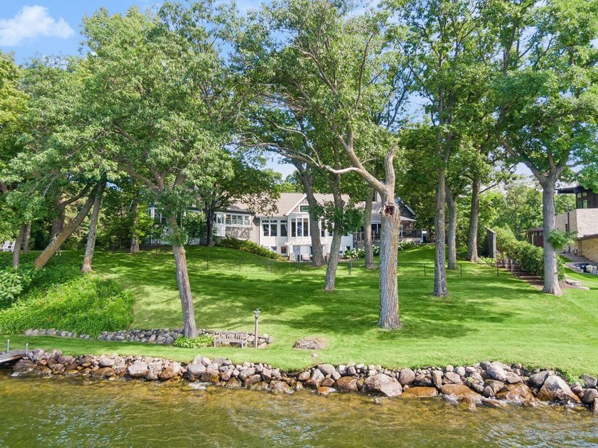 Known as The Cozy Nook, this storied Lake Minnetonka residence - photo 3
