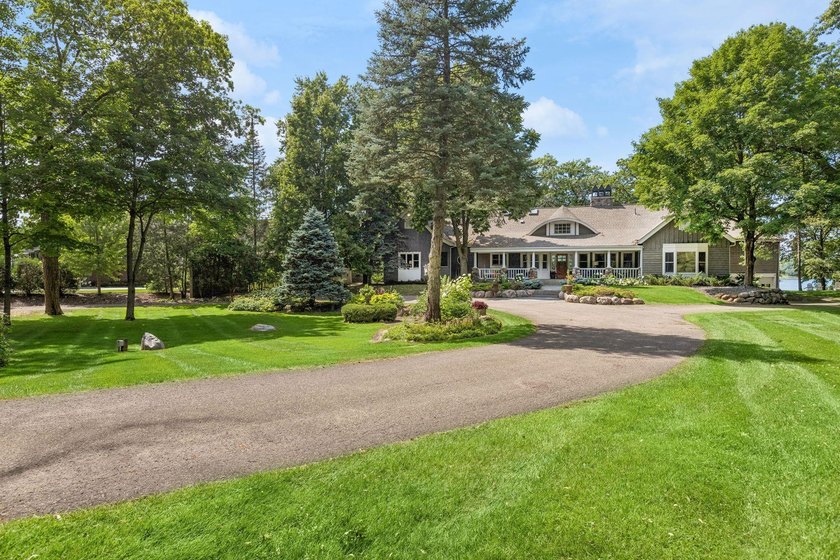 Known as The Cozy Nook, this storied Lake Minnetonka residence - photo 4