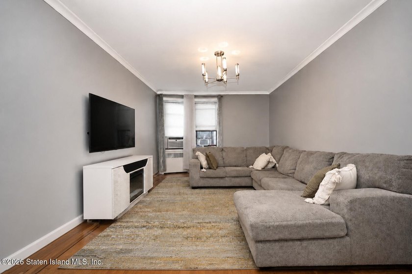 Welcome home to this bright and airy one-bedroom co-op, ideally - photo 7