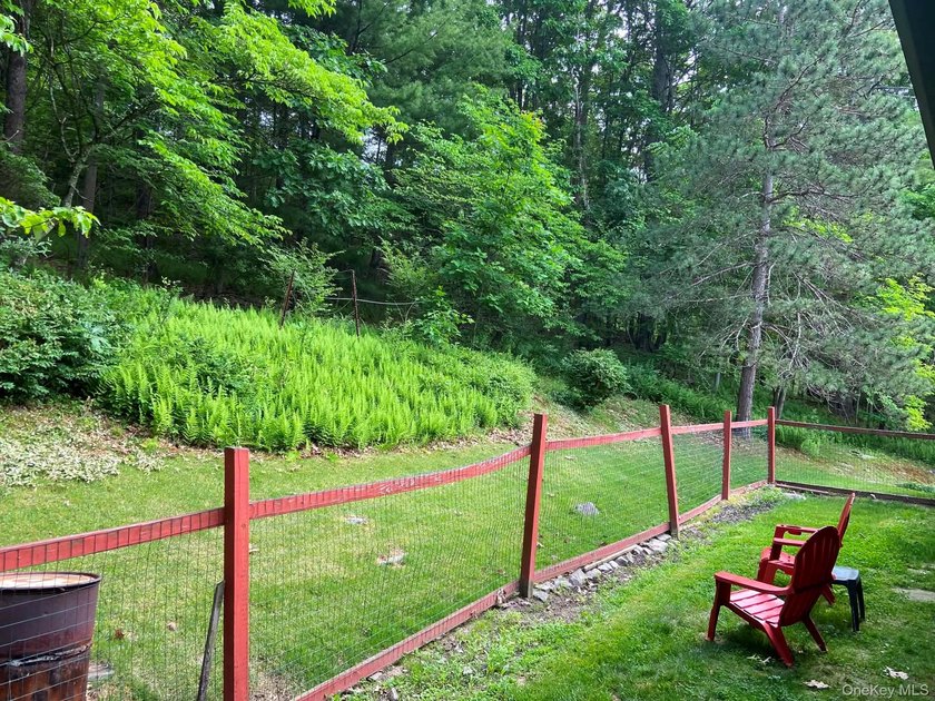 This well-maintained 3-bedroom, 1.5-bath split-level home offers - photo 12