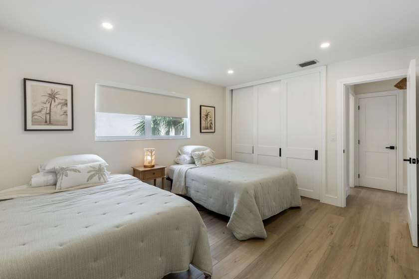 Welcome to this beautifully renovated 2-bedroom, 2-bath, 1060 sq - photo 15