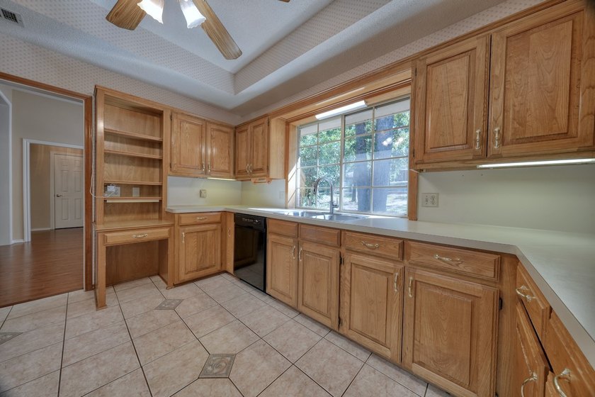 Welcome home to this beautiful 3-bedroom, 2-bathroom retreat - photo 16