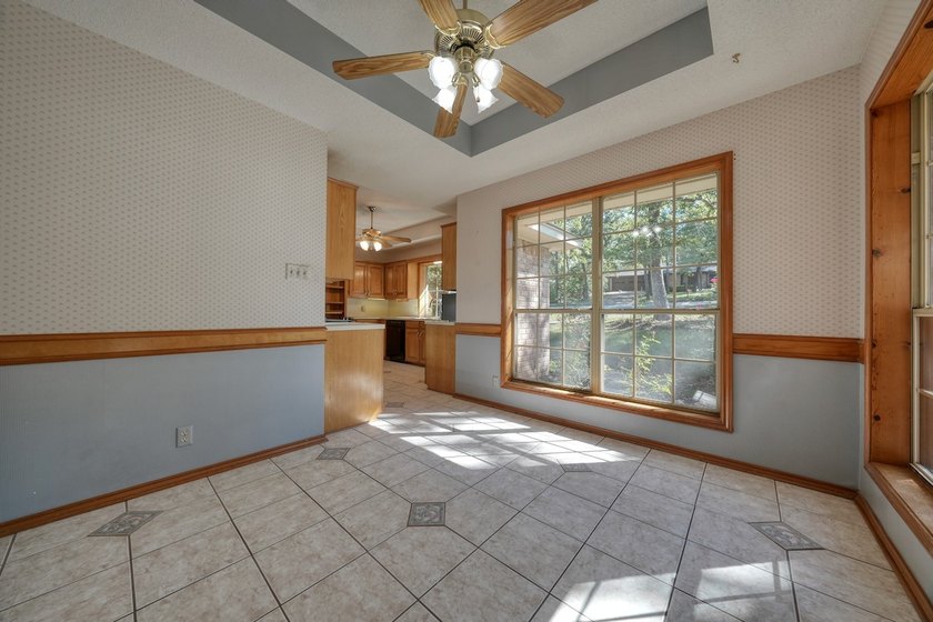 Welcome home to this beautiful 3-bedroom, 2-bathroom retreat - photo 19