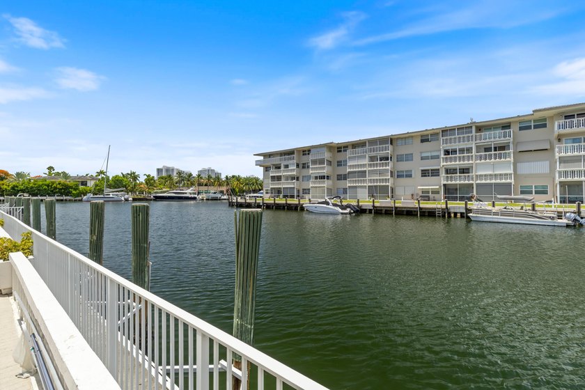 Welcome to this beautifully renovated 2-bedroom, 2-bath, 1060 sq - photo 19