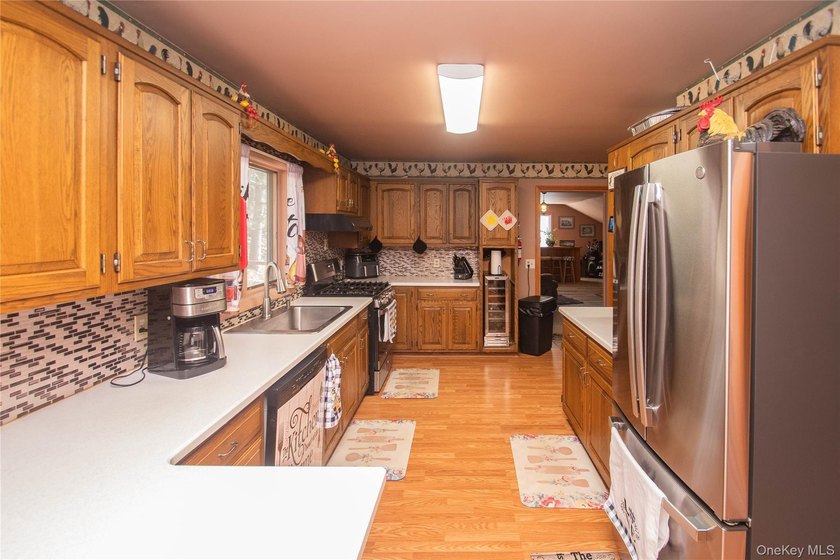This well-maintained 3-bedroom, 1.5-bath split-level home offers - photo 21