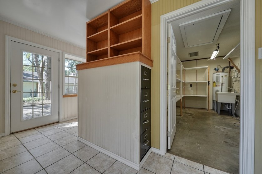 Welcome home to this beautiful 3-bedroom, 2-bathroom retreat - photo 21