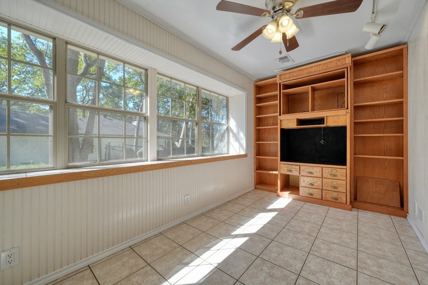 Welcome home to this beautiful 3-bedroom, 2-bathroom retreat - photo 22