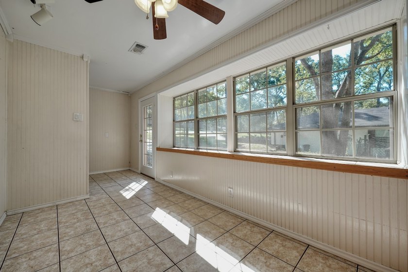 Welcome home to this beautiful 3-bedroom, 2-bathroom retreat - photo 23