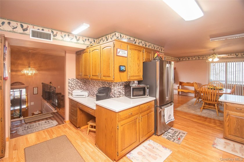 This well-maintained 3-bedroom, 1.5-bath split-level home offers - photo 24