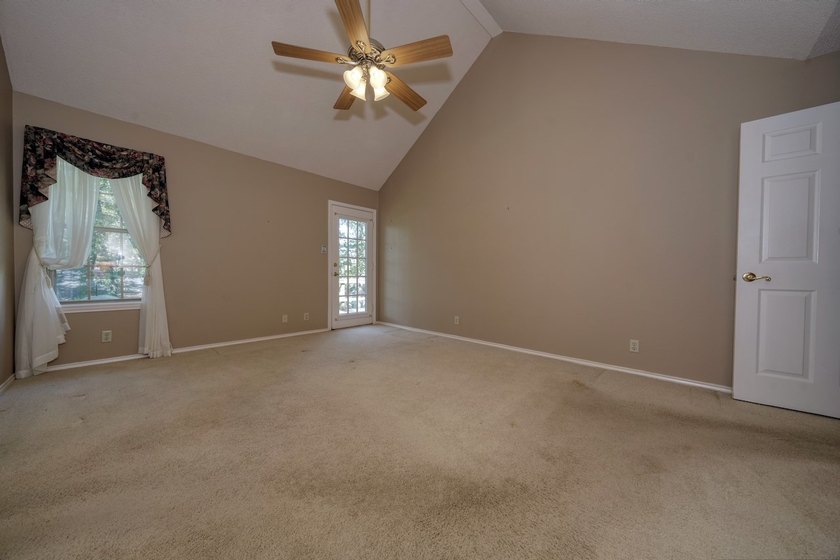 Welcome home to this beautiful 3-bedroom, 2-bathroom retreat - photo 24
