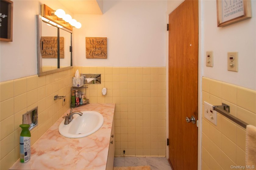 This well-maintained 3-bedroom, 1.5-bath split-level home offers - photo 26