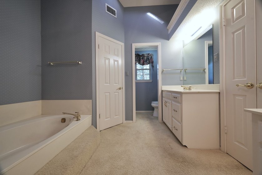 Welcome home to this beautiful 3-bedroom, 2-bathroom retreat - photo 28